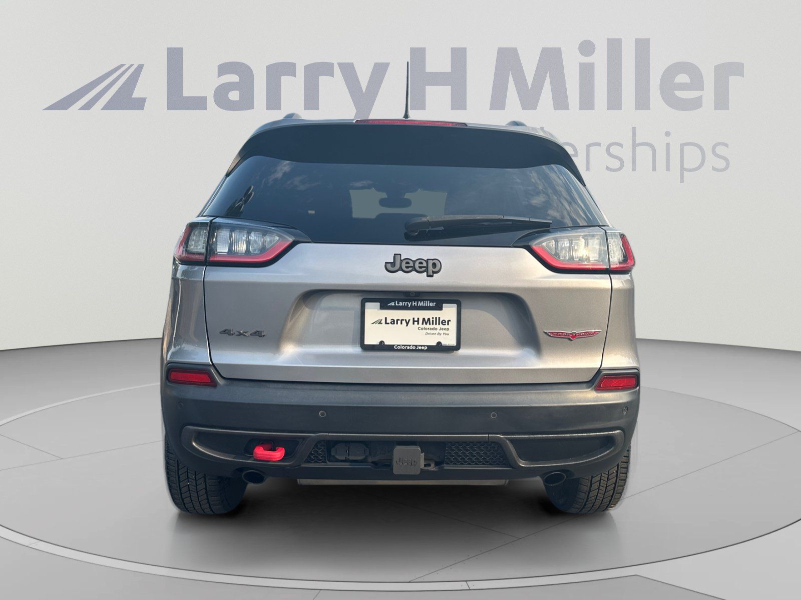Used 2019 Jeep Cherokee Trailhawk w/ Cold Weather Group AWD/4WD image 4
