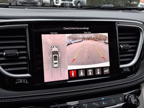 Used 2022 Chrysler Pacifica Limited image 21