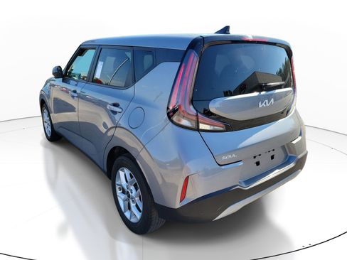 Used 2024 Kia Soul LX w/ Option Group 015 FWD image 4