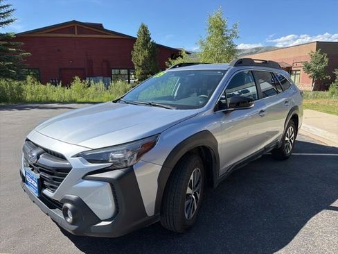 Used 2025 Subaru Outback Premium AWD/4WD image 4
