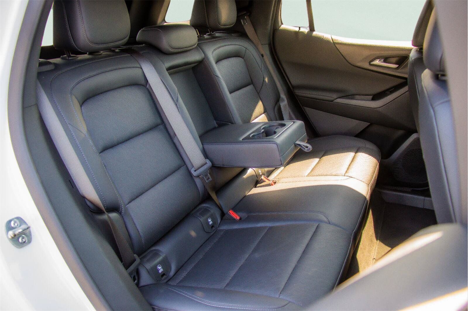 Used 2025 Chevrolet Equinox LT w/ Convenience Package II FWD image 7