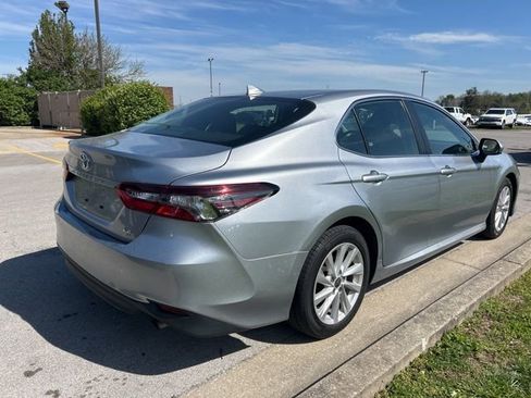 Used 2022 Toyota Camry LE FWD image 3