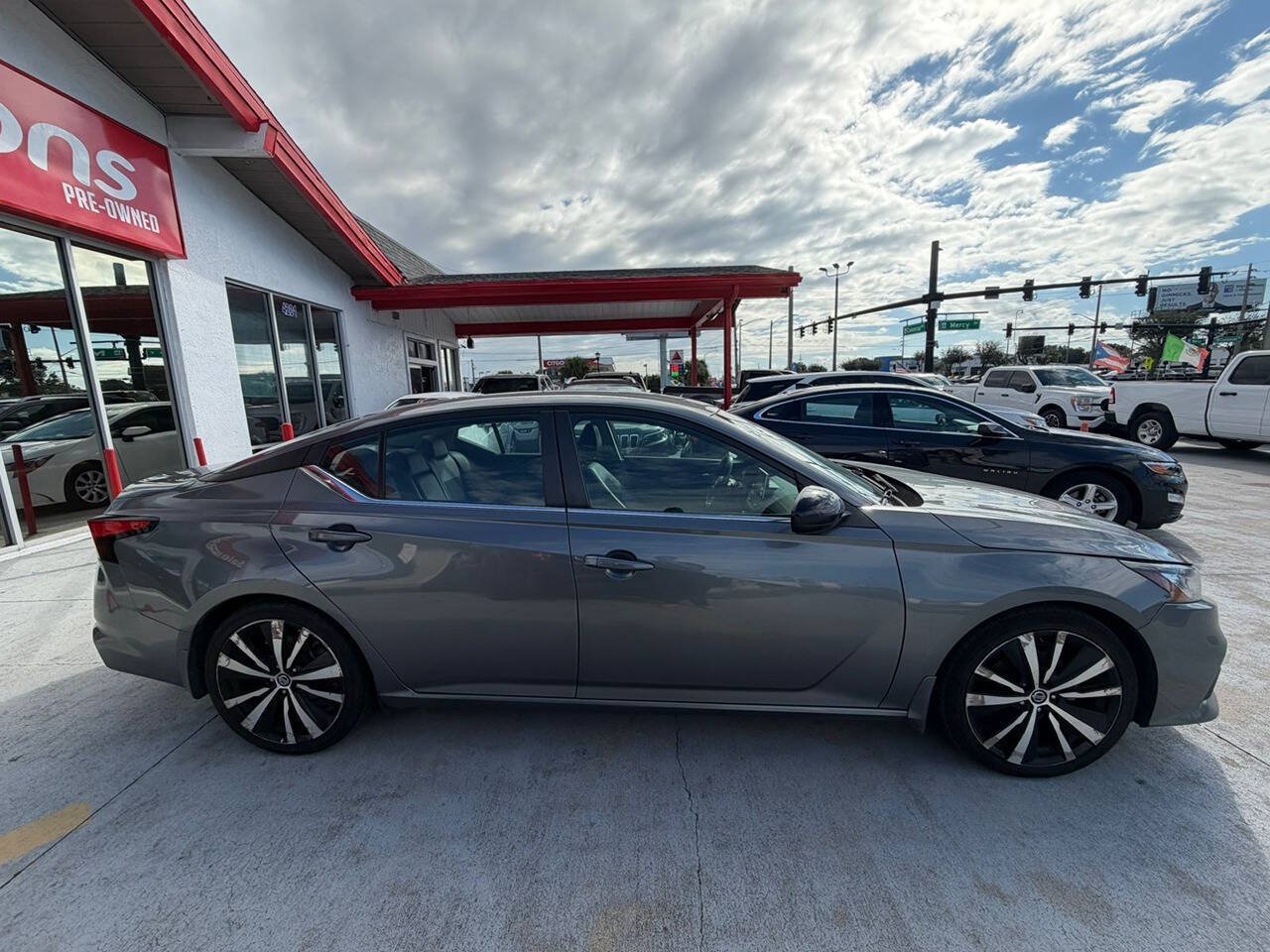 Used 2021 Nissan Altima 2.5 SR FWD image 3