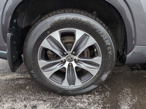 Used 2021 Toyota Highlander XLE image 9