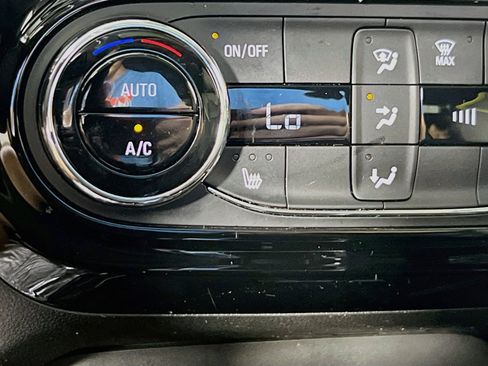 Used 2025 Chevrolet Trax ACTIV w/ Sunroof Package FWD image 19