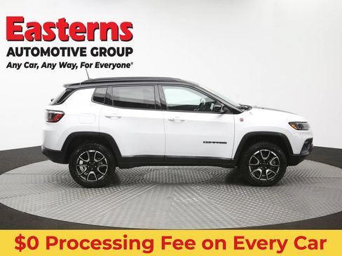 Used 2025 Jeep Compass Trailhawk AWD/4WD image 42
