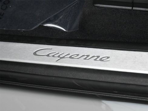 Used 2023 Porsche Cayenne Platinum Edition image 20