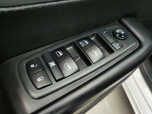 Used 2018 Chrysler Pacifica Touring Plus w/ S Appearance Package FWD image 21
