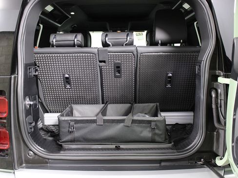 Used 2023 Land Rover Defender 110 75th Limited Edition image 39