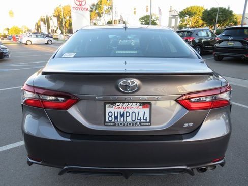 Certified 2021 Toyota Camry SE image 9