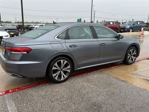 Used 2022 Volkswagen Passat 2.0T SE FWD image 3