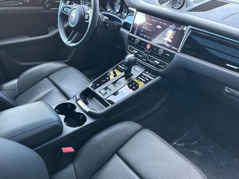 Used 2025 Porsche Macan image 18