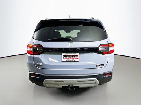 Used 2025 Honda Pilot TrailSport image 6