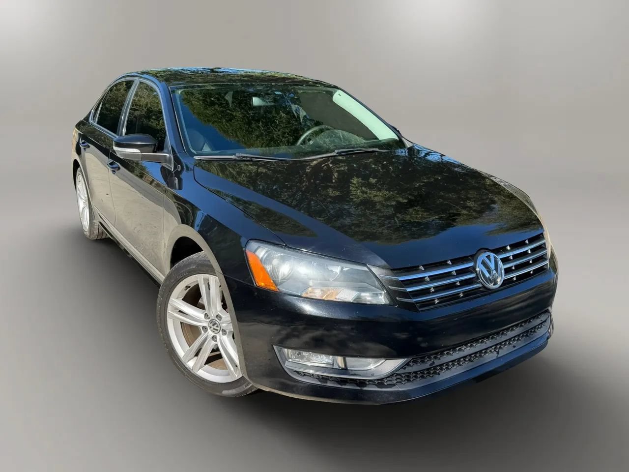 Used 2013 Volkswagen Passat TDI SEL Premium FWD image 2