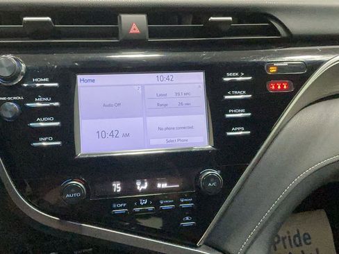 Used 2018 Toyota Camry SE image 12