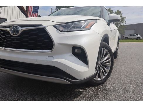 Used 2021 Toyota Highlander Platinum FWD image 12