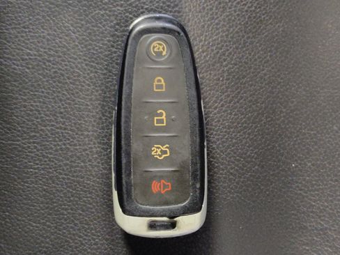 Used 2016 Ford Escape Titanium FWD image 32