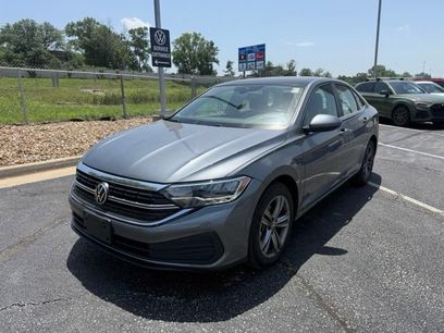 Used 2023 Volkswagen Jetta SE w/ Panoramic Sunroof Package