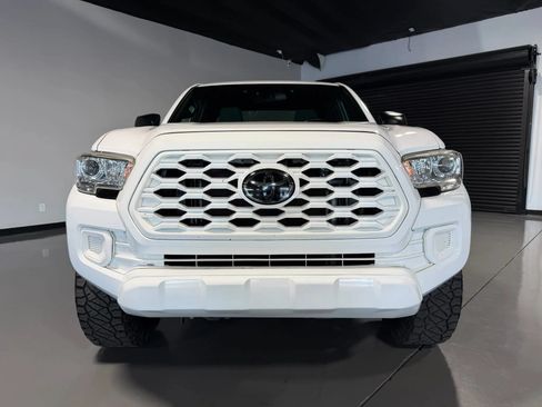 Used 2019 Toyota Tacoma SR RWD image 2