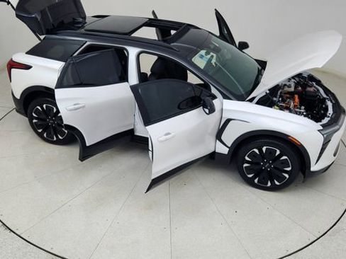 Used 2025 Chevrolet Blazer EV RS image 85