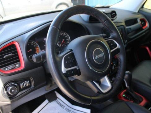 Used 2016 Jeep Renegade Trailhawk w/ Premium Trailhawk Package AWD/4WD image 11