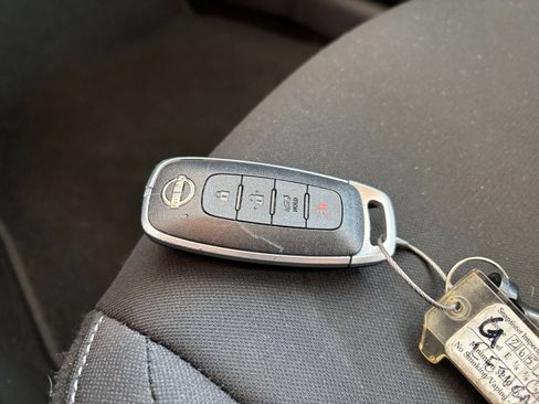 Used 2025 Nissan Sentra SV FWD image 21