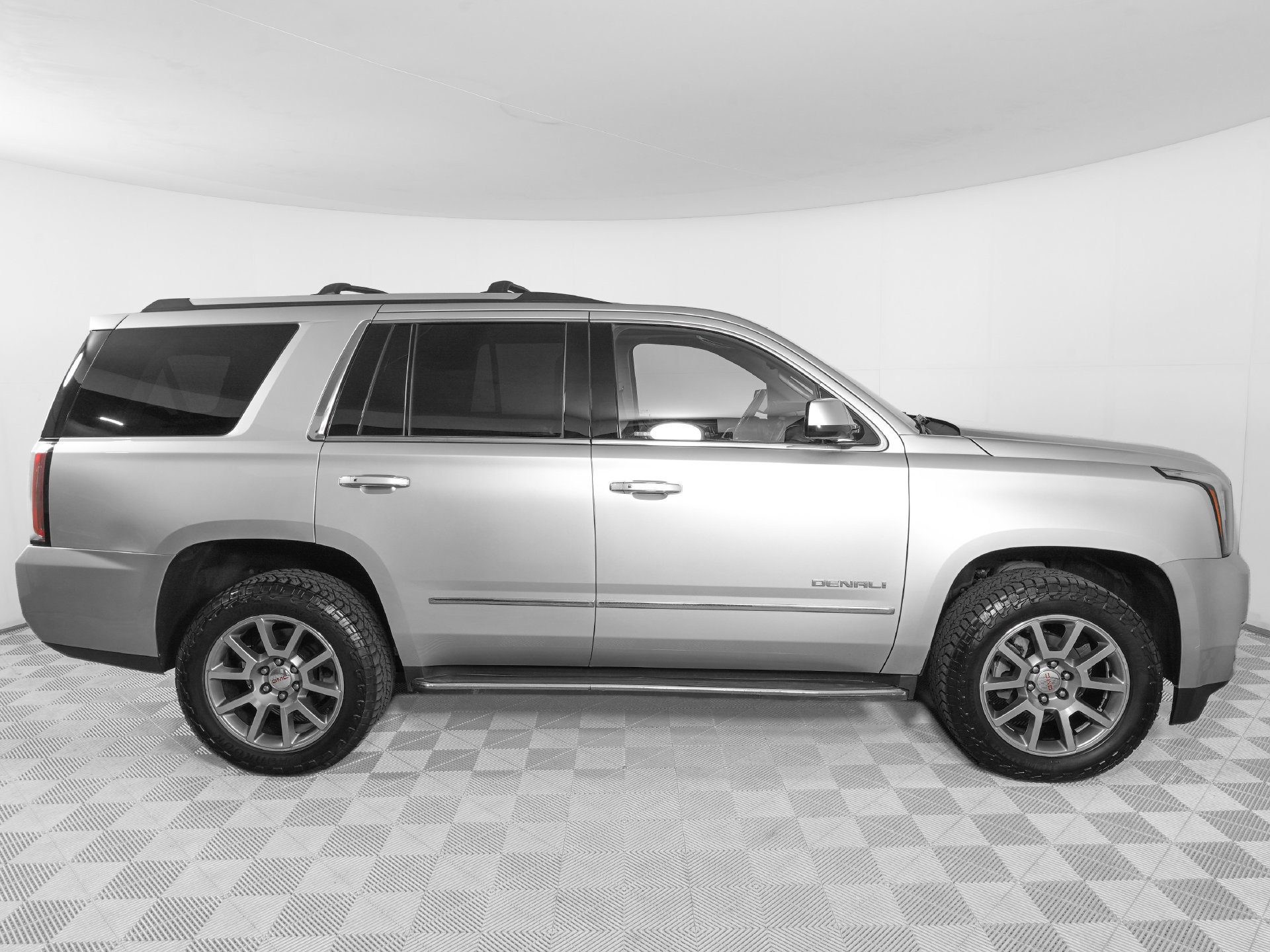 Used 2018 GMC Yukon Denali AWD/4WD image 4