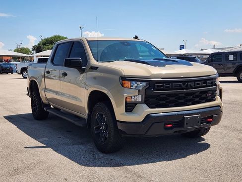 Used 2022 Chevrolet Silverado 1500 Custom Trail Boss AWD/4WD image 3