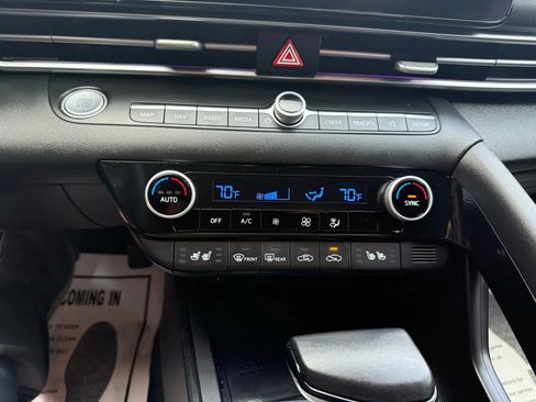 Used 2022 Hyundai Elantra Limited w/ Preferred Accessory Package image 12