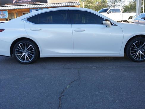 Used 2022 Lexus ES 350 w/ Premium Package FWD image 2