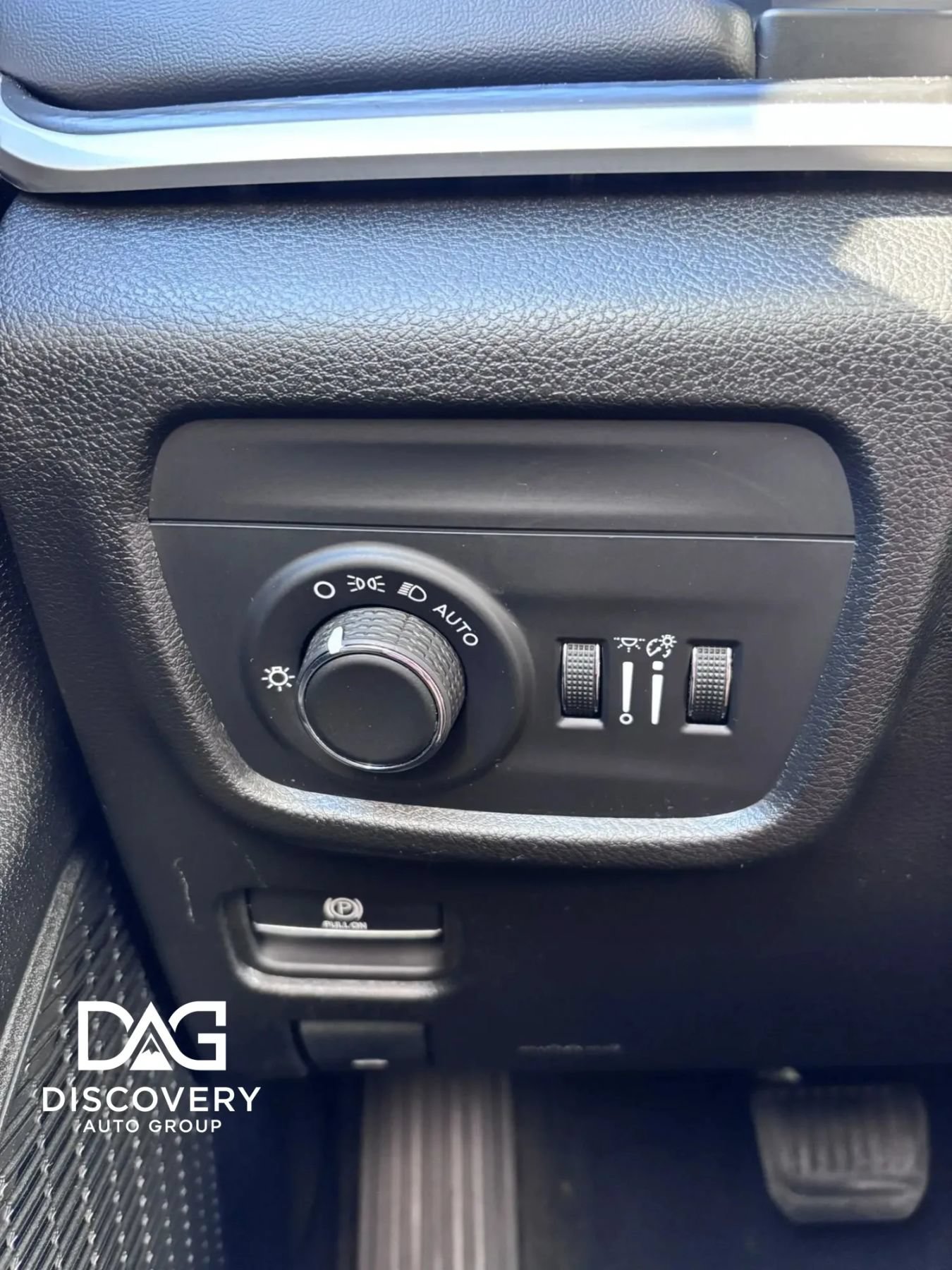 Used 2024 Jeep Grand Cherokee Laredo AWD/4WD image 16