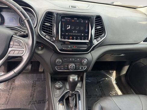 Used 2019 Jeep Cherokee Limited AWD/4WD image 11