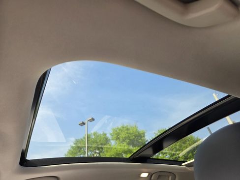 Used 2021 INFINITI QX50 Sensory image 17