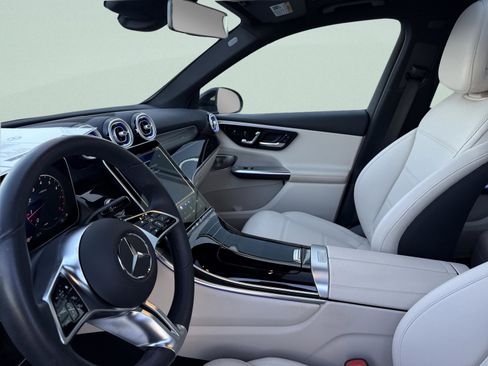 Certified 2025 Mercedes-Benz GLC 300 image 23