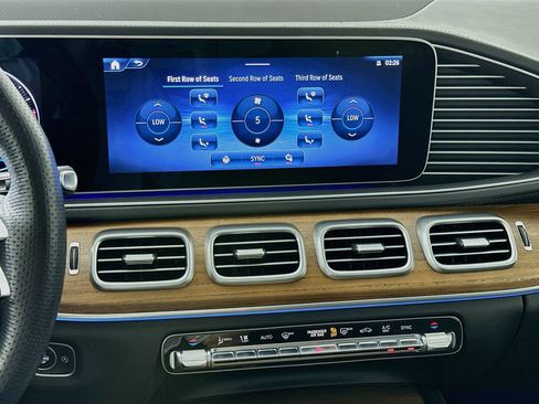 Used 2024 Mercedes-Benz GLS 450 4MATIC image 17