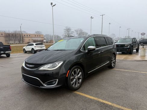 Used 2017 Chrysler Pacifica Limited image 39