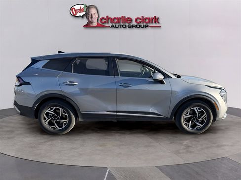 Used 2025 Kia Sportage LX image 5