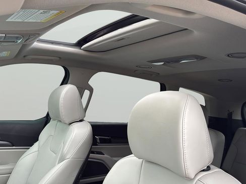 Used 2024 Kia Telluride S w/ S Sunroof Package FWD image 15