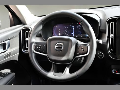 Certified 2023 Volvo XC40 B5 Plus w/ Protection Package Premier AWD/4WD image 17