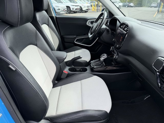 Used 2023 Kia Soul GT-Line FWD image 10