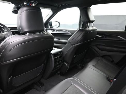 New 2025 Jeep Grand Cherokee Altitude image 16