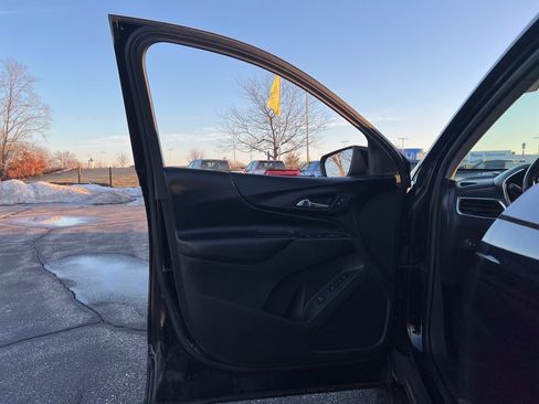Used 2020 Chevrolet Equinox LT w/ Midnight Edition image 8