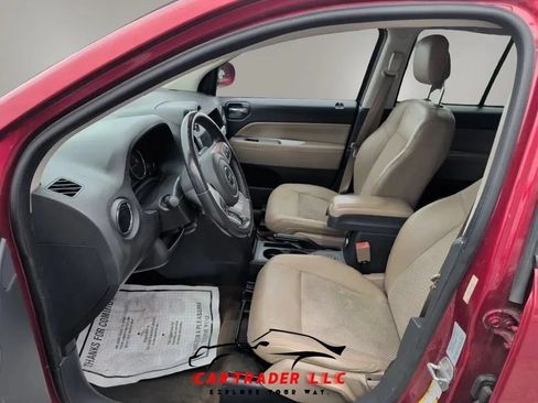 Used 2017 Jeep Compass Latitude FWD image 25