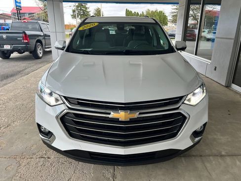 Used 2020 Chevrolet Traverse LT image 3