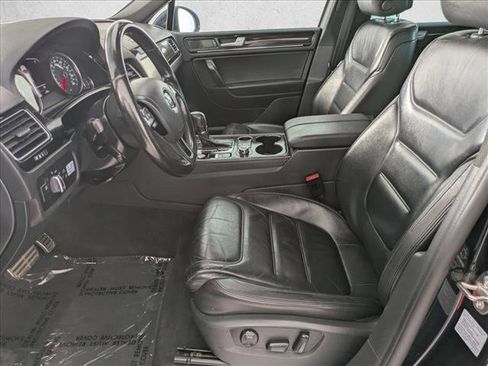 Used 2014 Volkswagen Touareg TDI image 16