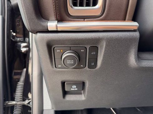 Used 2025 Ford Expedition King Ranch image 11