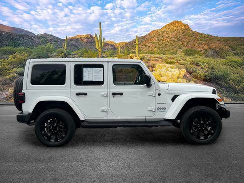 Used 2022 Jeep Wrangler Unlimited Sahara w/ Cold Weather Group AWD/4WD image 3