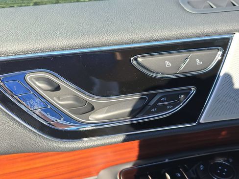 Used 2024 Lincoln Navigator L Reserve AWD/4WD image 12