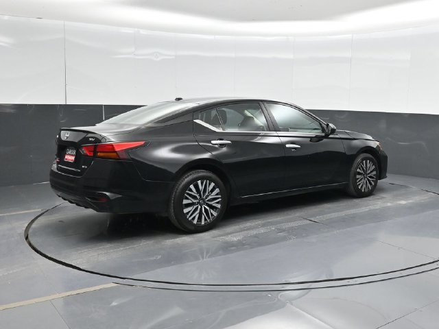 Used 2024 Nissan Altima 2.5 SV AWD/4WD image 3