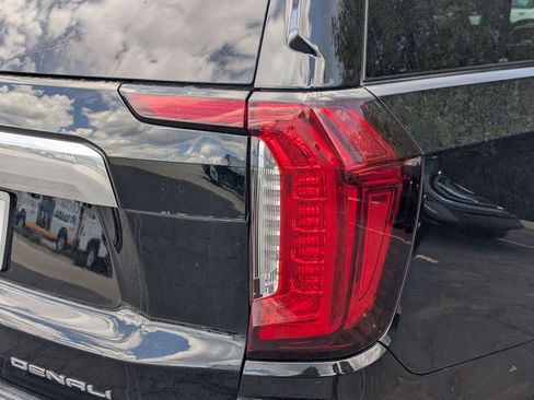 Used 2021 GMC Yukon XL Denali w/ Denali Premium Package AWD/4WD image 11